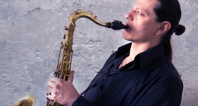 Ο Γιάννης Κασέτας παρουσιάζει το νέο του άλμπουμ Far