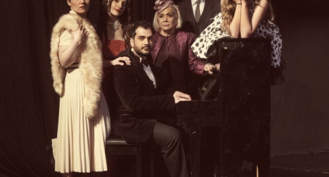 ΑΤΤΙΚ, ΜΙΑ ΖΩΗ ΧΕΙΡΟΚΡΟΤΗΜΑΤΑ, για 17ο χρόνο