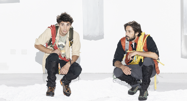 ΜΙΑ ΑΧΟΡΤΑΓΗ ΣΚΙΑ