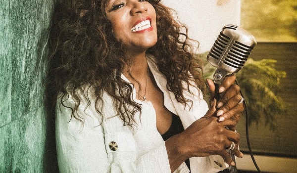Gloria Gaynor  Σάββατο 26 Ιουλίου