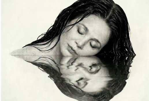 Η ΖΩΗ ΣΤΑ ΧΕΡΙΑ ΤΗΣ