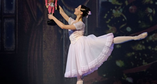 ΚΑΡΥΟΘΡΑΥΣΤΗΣ Ballet of Varna State Opera