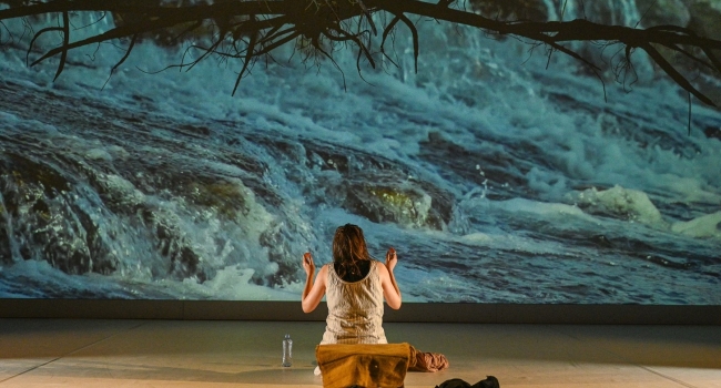 Ο ΟΜΦΑΛΟΣ ΤΗΣ ΓΗΣ