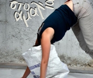 Η ΦΑΛΑΚΡΗ ΤΡΑΓΟΥΔΙΣΤΡΙΑ