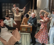 ΧΟΡΕΥΟΝΤΑΣ ΣΤΗ ΛΟΥΝΑΣΑ