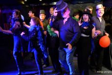 ΑΝΑΖΗΤΩΝΤΑΣ ΤΗ ΜΑΓΕΙΑ 