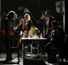 ΕΧΘΡΟΣ ΤΟΥ ΛΑΟΥ 