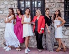 ΑΝΘΙΣΜΕΝΕΣ ΜΑΝΟΛΙΕΣ 