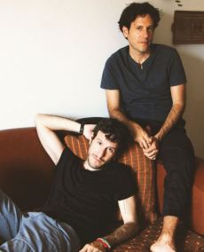 Τα Ρεμπώτικα από τους αδερφούς Καλογεράκη στο θέατρο Αμαλία 