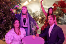 Η ΧΙΟΝΑΤΗ ΚΑΙ Η ΝΕΡΑΙΔΑ ΤΩΝ ΧΡΙΣΤΟΥΓΕΝΝΩΝ 